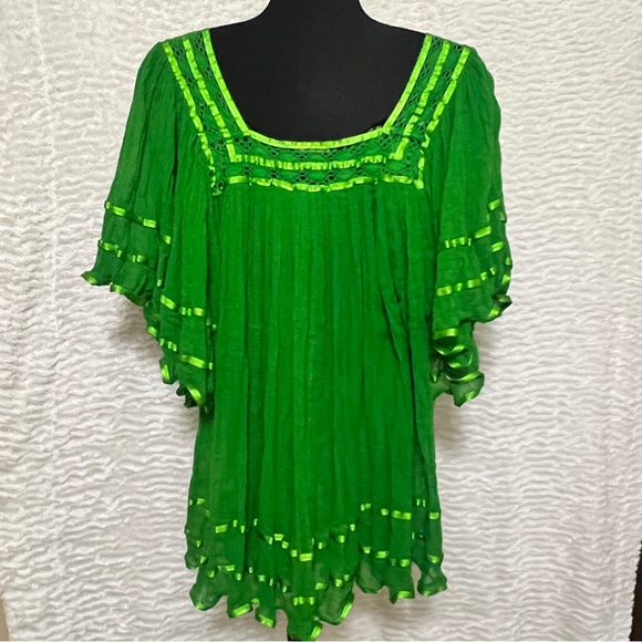 Puebla Mexican Blouse Beautiful for any Fiesta event - Picture 3 of 3